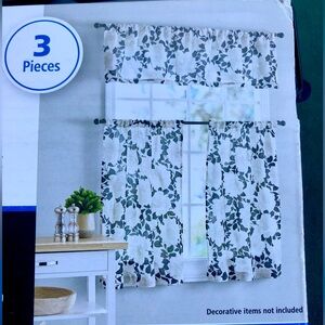 Cream Floral Blk Accent 3pc 36” Sm. Window Curtain Set